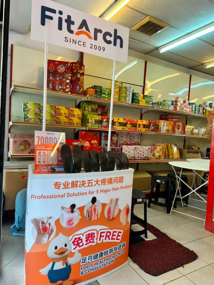 Kepong 零售店里陈列 FitArch 产品的展示柜